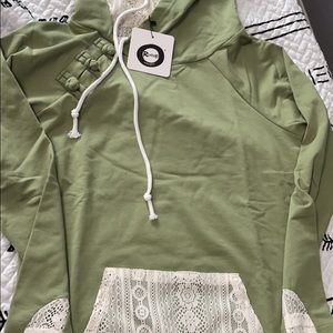 Rogue sweatshirt size large. Green